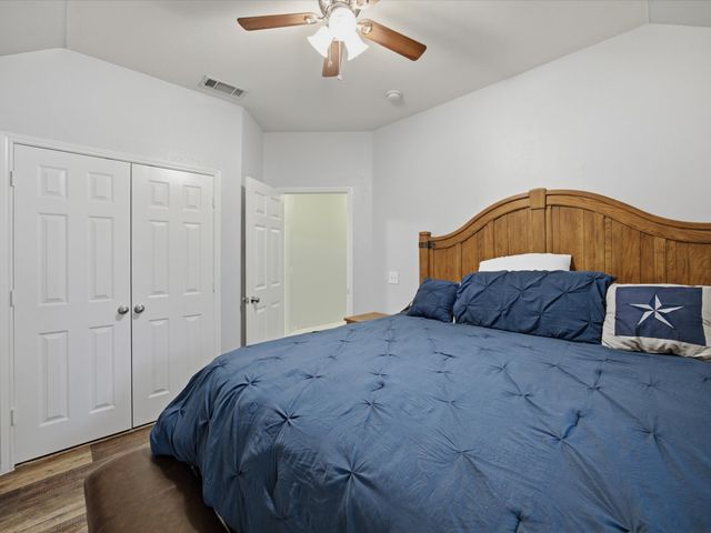 2101 Oak Manor Drive, Bedford, TX 76021