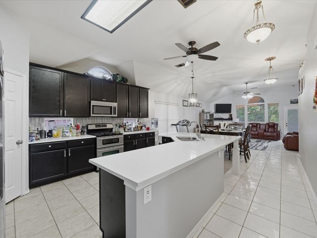 2101 Oak Manor Drive, Bedford, TX 76021