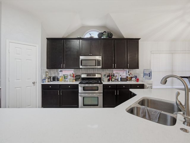 2101 Oak Manor Drive, Bedford, TX 76021