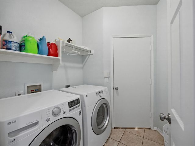 2101 Oak Manor Drive, Bedford, TX 76021