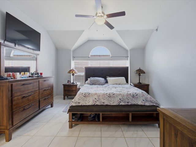 2101 Oak Manor Drive, Bedford, TX 76021