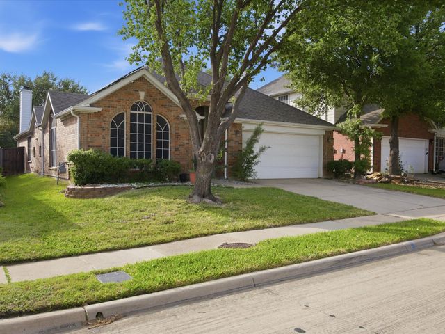 2101 Oak Manor Drive, Bedford, TX 76021
