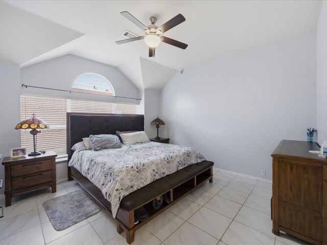 2101 Oak Manor Drive, Bedford, TX 76021