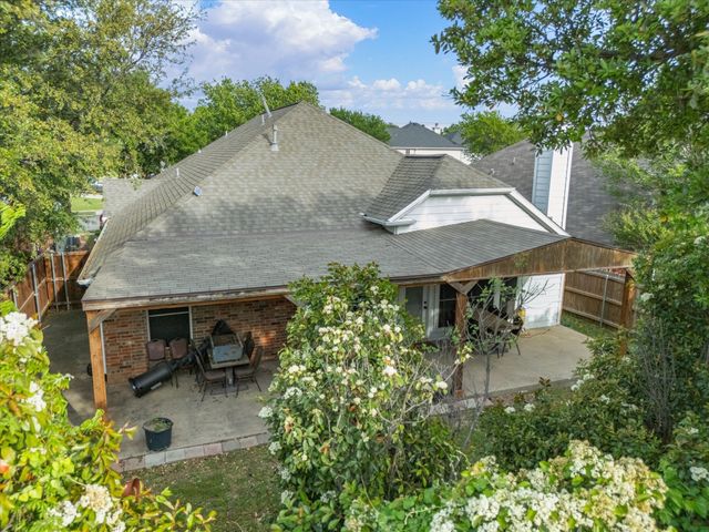 2101 Oak Manor Drive, Bedford, TX 76021