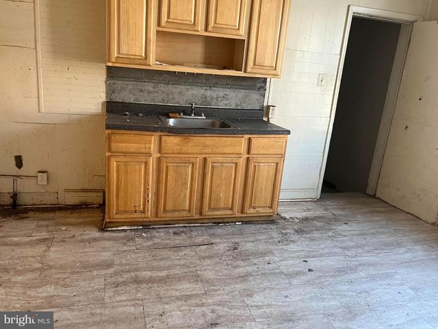 1173 WHITMAN AVE, Camden, NJ 08104