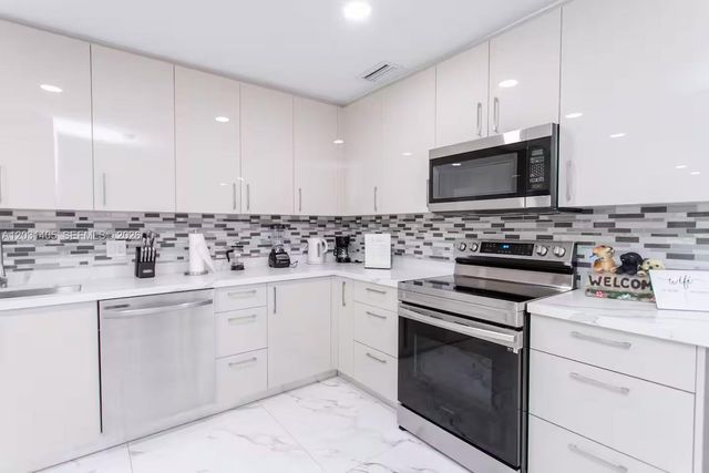 1716 Liberty St, Hollywood, FL 33020