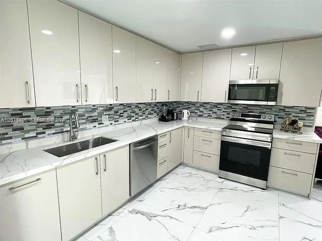 1716 Liberty St, Hollywood, FL 33020