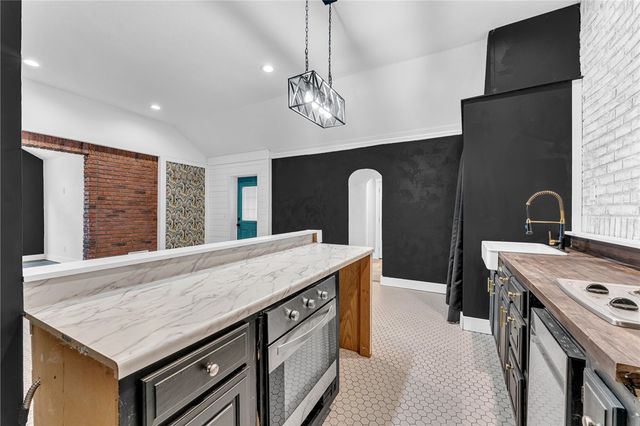 16785 Ditmars Road, Prairie Grove, AR 72753