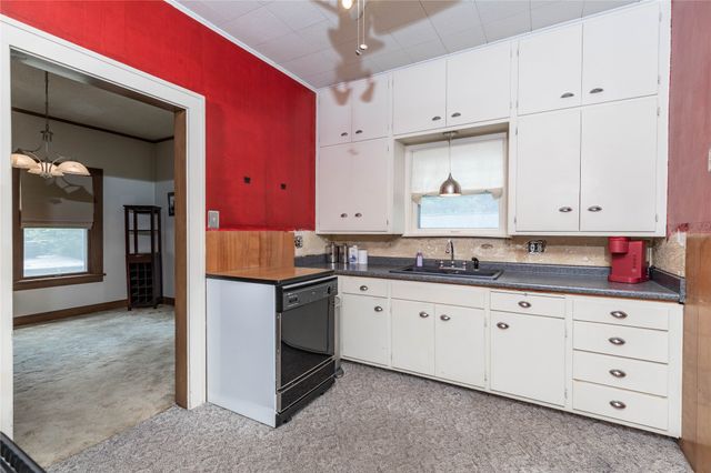 124 Emerson Hough Drive, Newton, IA 50208