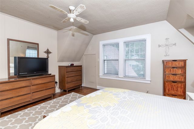 124 Emerson Hough Drive, Newton, IA 50208