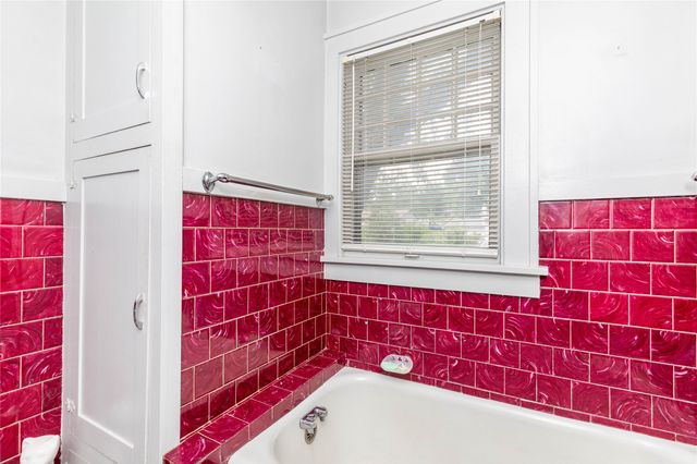 124 Emerson Hough Drive, Newton, IA 50208