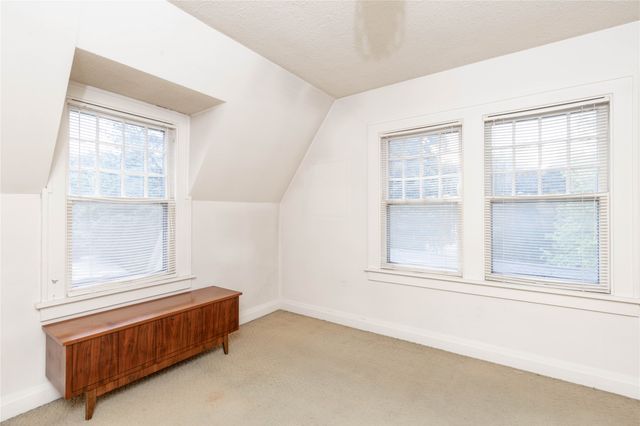 124 Emerson Hough Drive, Newton, IA 50208