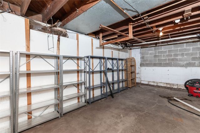 124 Emerson Hough Drive, Newton, IA 50208