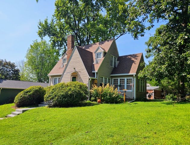 124 Emerson Hough Drive, Newton, IA 50208