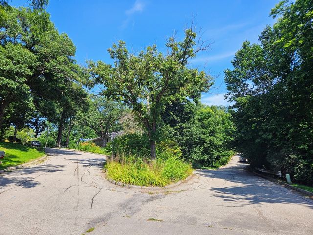 124 Emerson Hough Drive, Newton, IA 50208