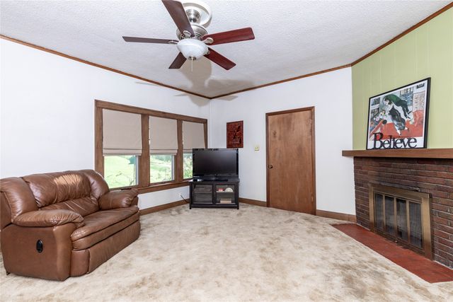 124 Emerson Hough Drive, Newton, IA 50208