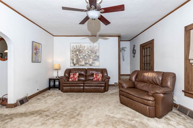 124 Emerson Hough Drive, Newton, IA 50208