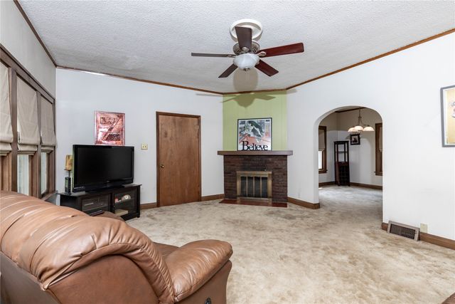 124 Emerson Hough Drive, Newton, IA 50208