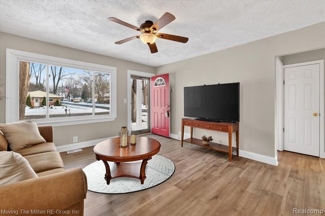 6015 Wilmer Street, Westland, MI 48185