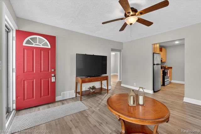 6015 Wilmer Street, Westland, MI 48185