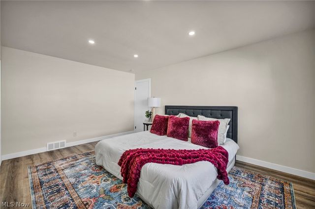 6678 Solon Boulevard, Solon, OH 44139