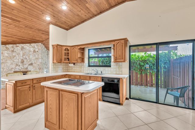 7908 NW 85th Terrace, Tamarac, FL 33321