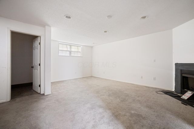355 Oxford Oak Drive, Blacklick, OH 43004