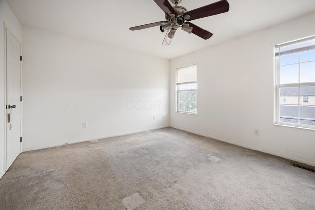 355 Oxford Oak Drive, Blacklick, OH 43004
