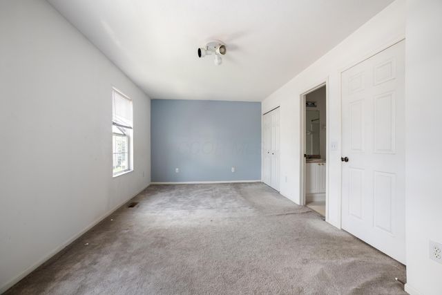 355 Oxford Oak Drive, Blacklick, OH 43004