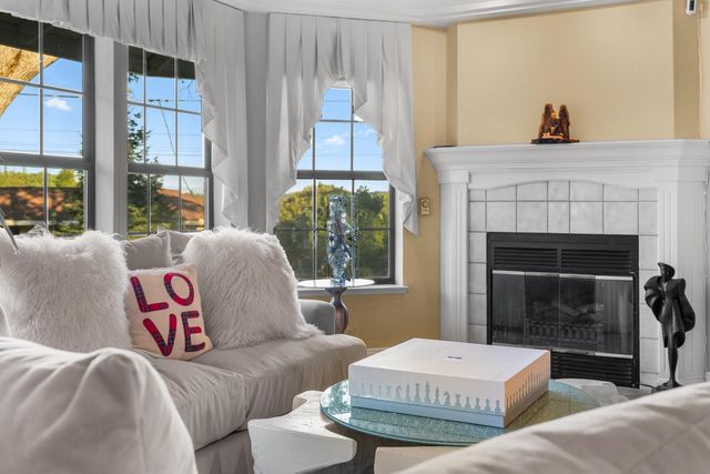 1801 Arroyo Dr, Auburn, CA 95603