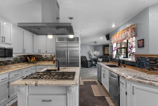 1801 Arroyo Dr, Auburn, CA 95603