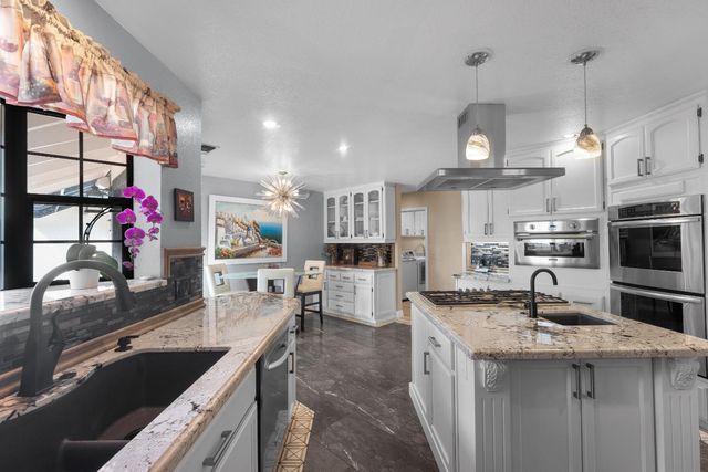 1801 Arroyo Dr, Auburn, CA 95603