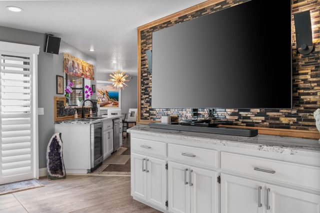 1801 Arroyo Dr, Auburn, CA 95603