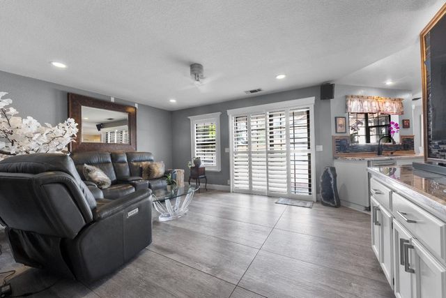 1801 Arroyo Dr, Auburn, CA 95603