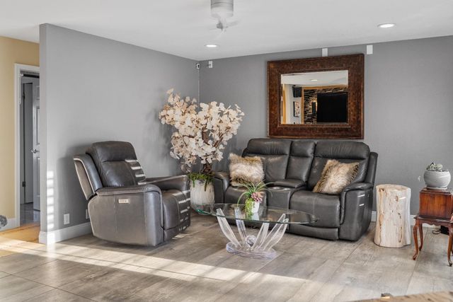 1801 Arroyo Dr, Auburn, CA 95603