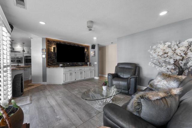 1801 Arroyo Dr, Auburn, CA 95603