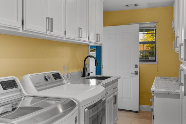 1801 Arroyo Dr, Auburn, CA 95603