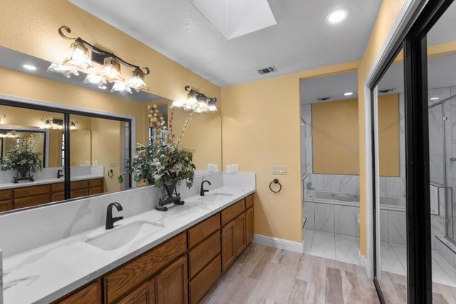 1801 Arroyo Dr, Auburn, CA 95603