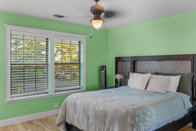 1801 Arroyo Dr, Auburn, CA 95603