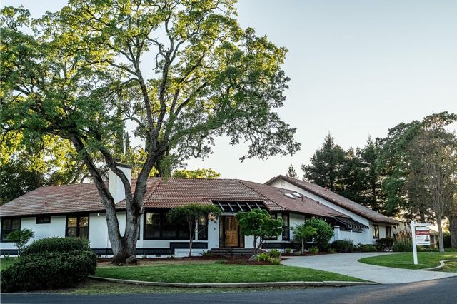 1801 Arroyo Dr, Auburn, CA 95603