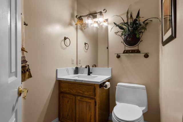 1801 Arroyo Dr, Auburn, CA 95603