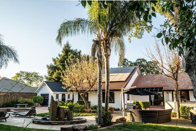 1801 Arroyo Dr, Auburn, CA 95603