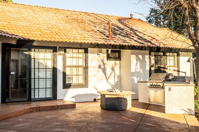 1801 Arroyo Dr, Auburn, CA 95603