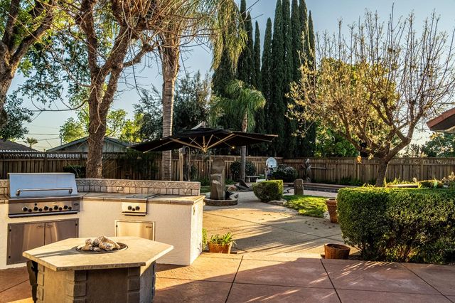 1801 Arroyo Dr, Auburn, CA 95603