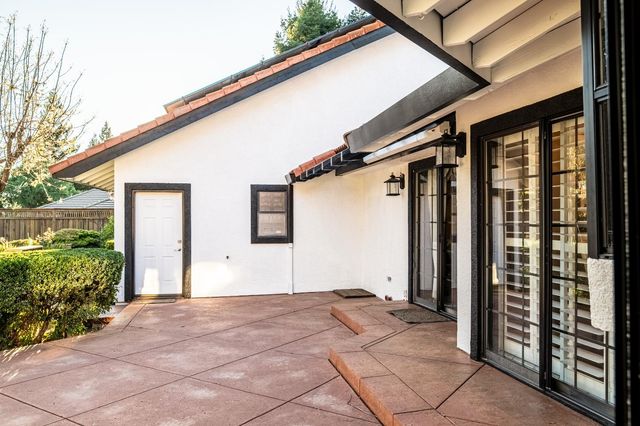 1801 Arroyo Dr, Auburn, CA 95603