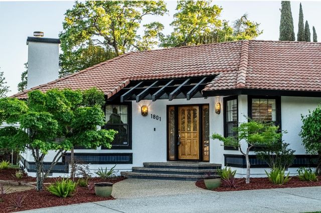 1801 Arroyo Dr, Auburn, CA 95603