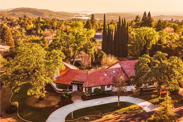 1801 Arroyo Dr, Auburn, CA 95603