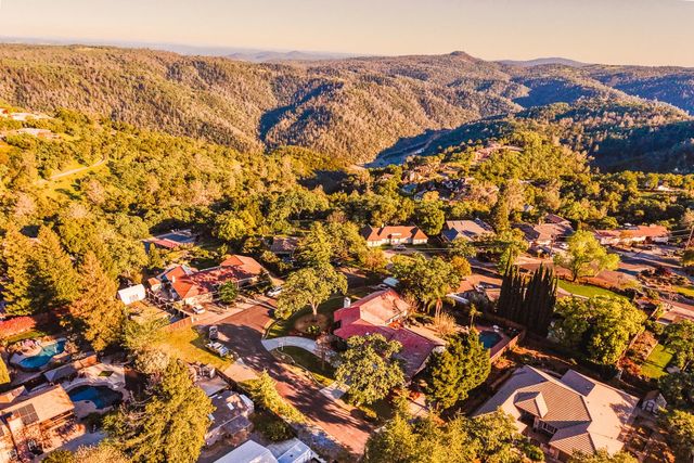 1801 Arroyo Dr, Auburn, CA 95603