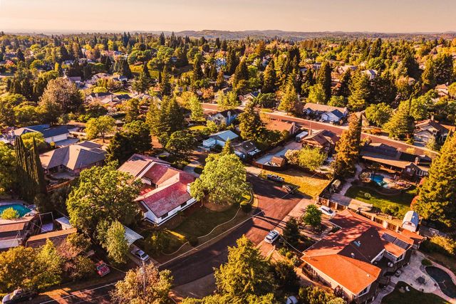 1801 Arroyo Dr, Auburn, CA 95603