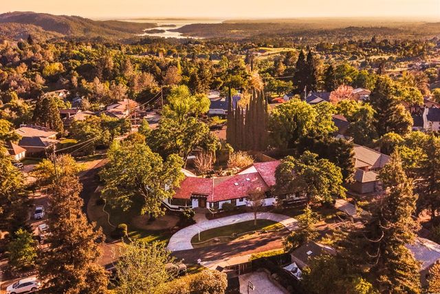 1801 Arroyo Dr, Auburn, CA 95603